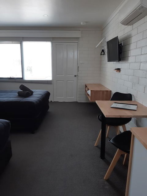 Anchor Wheel Motel - Accommodation Main Beach 7