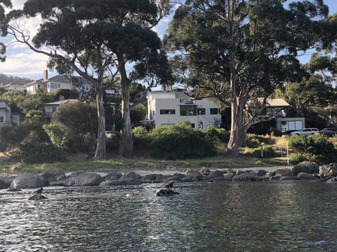 Beachside Taroona With Spa - Accommodation Main Beach 20