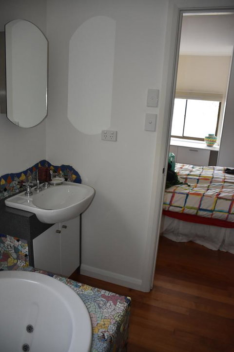 Beachside Taroona With Spa - Accommodation Main Beach 4