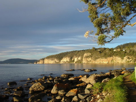Beachside Taroona With Spa - Accommodation Main Beach 24