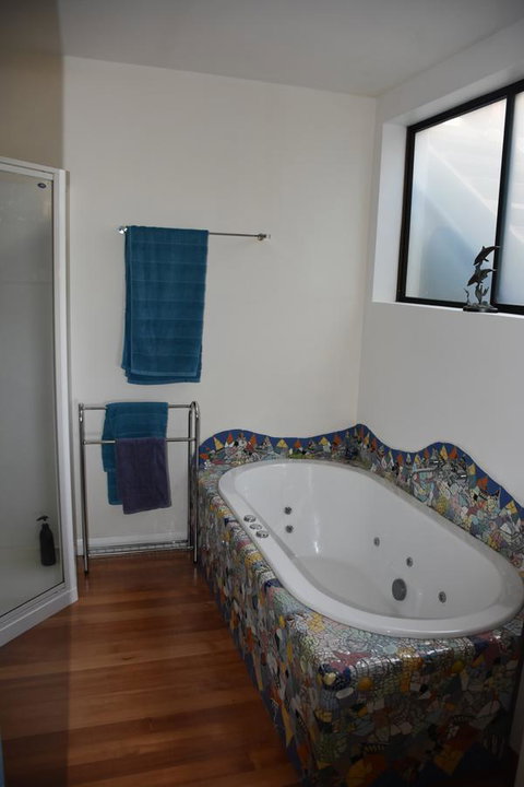 Beachside Taroona With Spa - Accommodation Main Beach 15