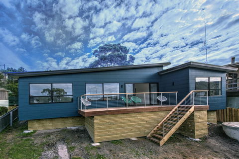Dock Of The Bay - Accommodation Main Beach 9