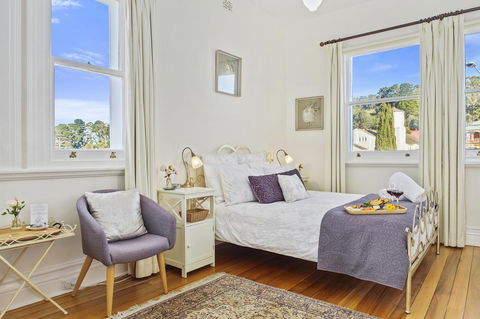 Cygnet Old Bank - Accommodation Main Beach 6