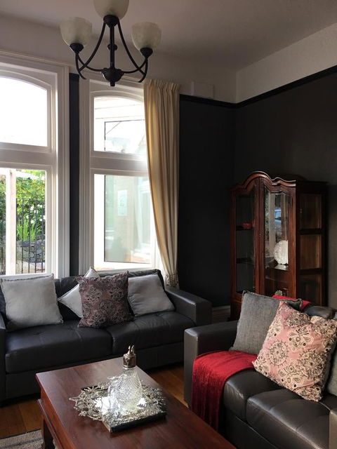 Cygnet Old Bank - Accommodation Main Beach 42