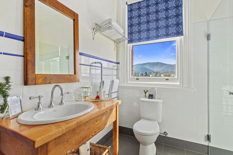 Cygnet Old Bank - Accommodation Main Beach 1