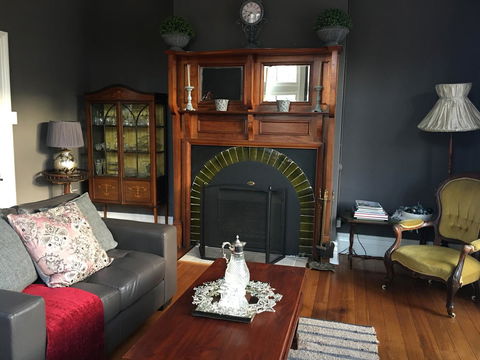 Cygnet Old Bank - Accommodation Main Beach 40