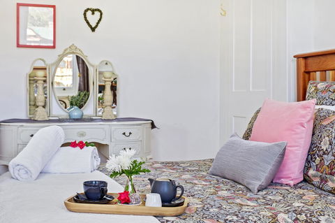 Cygnet Old Bank - Accommodation Main Beach 9