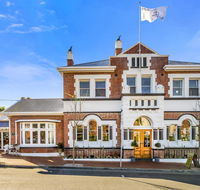 Cygnet Old Bank - Accommodation Main Beach