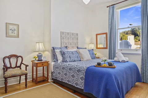 Cygnet Old Bank - Accommodation Main Beach 3