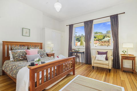 Cygnet Old Bank - Accommodation Main Beach 7