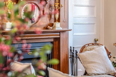 Cygnet Old Bank - Accommodation Main Beach 23