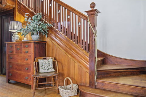 Cygnet Old Bank - Accommodation Main Beach 12