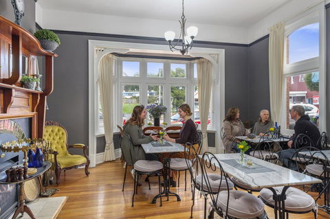 Cygnet Old Bank - Accommodation Main Beach 16