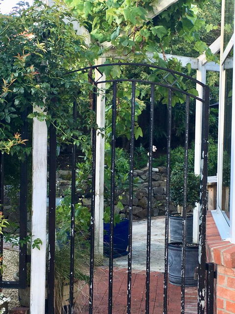 Cygnet Old Bank - Accommodation Main Beach 36