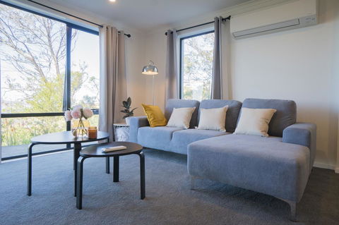 Amazing Sea Views Luxury Guest House - Accommodation Main Beach 9