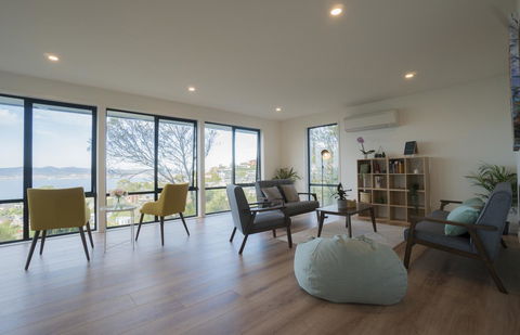 Amazing Sea Views Luxury Guest House - Accommodation Main Beach 7