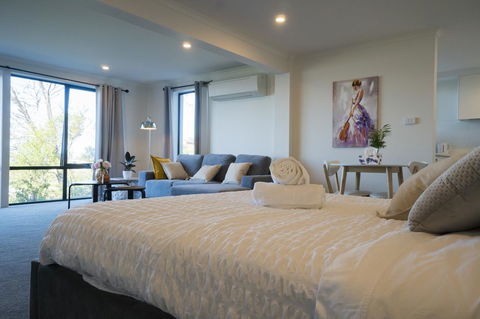 Amazing Sea Views Luxury Guest House - Accommodation Main Beach 1