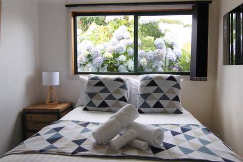 DOLPHIN LOOKOUT COTTAGE - Amazing Views Of The Bay Of Fires - Accommodation Main Beach 6