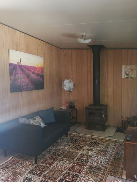 Hilltop Cottages - Accommodation Main Beach 16