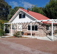 Hilltop Cottages - Accommodation Main Beach