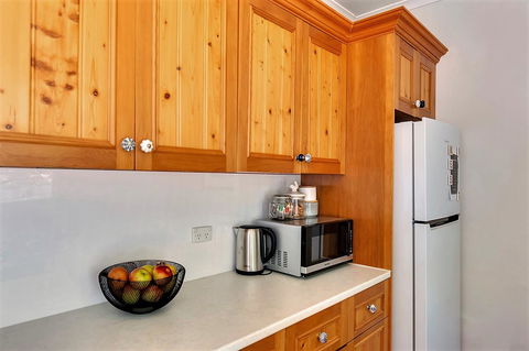 WEST NEST | Classic 3BR Hobart Terrace BEST Location, View, Close To City - Accommodation Main Beach 6