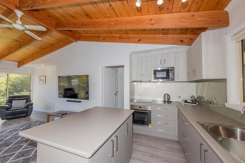 Mayson - Accommodation Main Beach 1