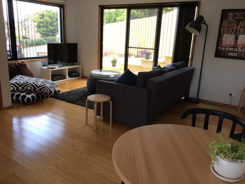 Finnview House - Accommodation Main Beach 7