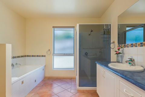 Isle Of Views - Accommodation Main Beach 9