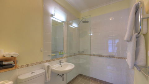 Ashdowns Of Dover - Accommodation Main Beach 12