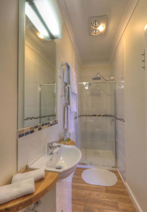 Ashdowns Of Dover - Accommodation Main Beach 8