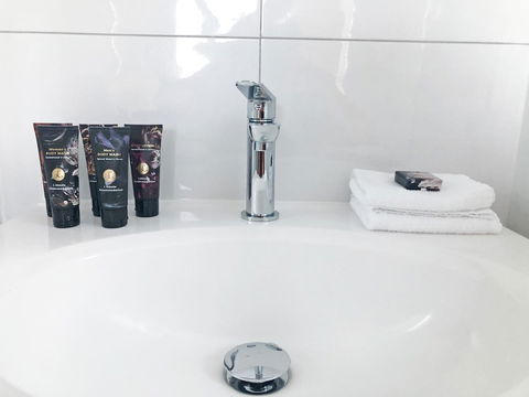 EMBRACING EVANDALE - Hosted By L'Abode Accommodation - Accommodation Main Beach 24