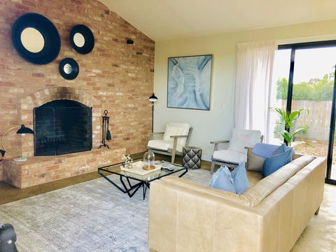 EMBRACING EVANDALE - Hosted By L'Abode Accommodation - Accommodation Main Beach 5