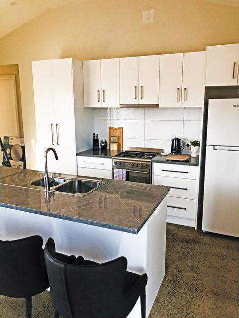 EMBRACING EVANDALE - Hosted By L'Abode Accommodation - Accommodation Main Beach 18