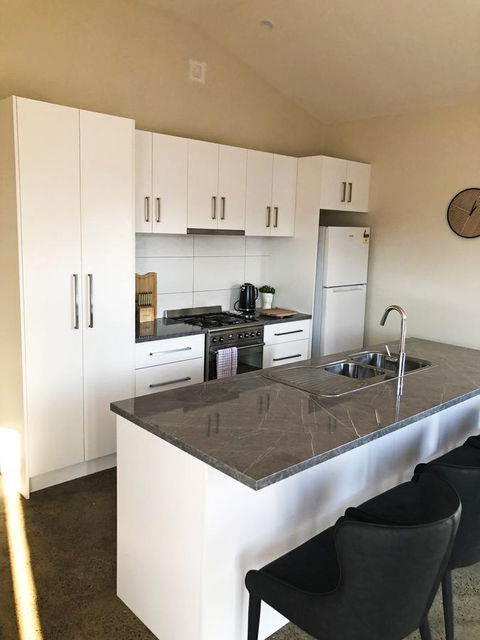 EMBRACING EVANDALE - Hosted By L'Abode Accommodation - Accommodation Main Beach 19