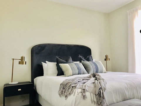 EMBRACING EVANDALE - Hosted By L'Abode Accommodation - Accommodation Main Beach 14