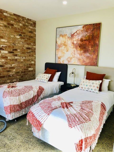 EMBRACING EVANDALE - Hosted By L'Abode Accommodation - Accommodation Main Beach 4