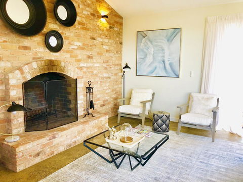 EMBRACING EVANDALE - Hosted By L'Abode Accommodation - Accommodation Main Beach 8