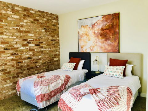 EMBRACING EVANDALE - Hosted By L'Abode Accommodation - Accommodation Main Beach 15