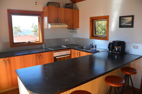 The Tree House - Accommodation Main Beach 8