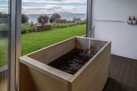 Avalon Coastal Retreat - Accommodation Main Beach 8