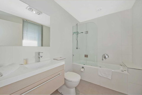 The Apollo - Accommodation Main Beach 2