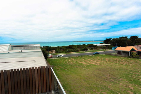 The Apollo - Accommodation Main Beach 15