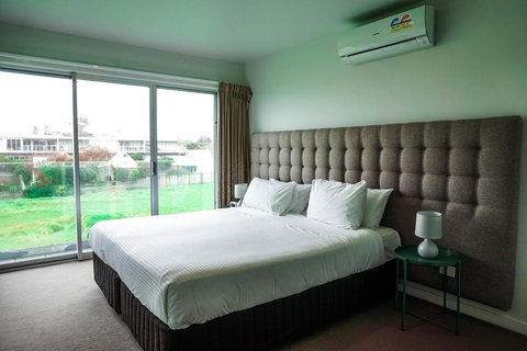 The Apollo - Accommodation Main Beach 18