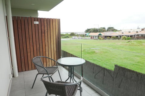 The Apollo - Accommodation Main Beach 19