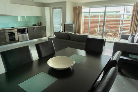 The Apollo - Accommodation Main Beach 10