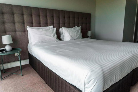 The Apollo - Accommodation Main Beach 9