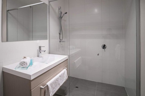 The Apollo - Accommodation Main Beach 4