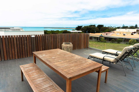 The Apollo - Accommodation Main Beach 17