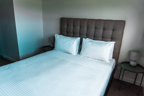 The Apollo - Accommodation Main Beach 5