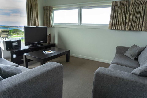 The Apollo - Accommodation Main Beach 7